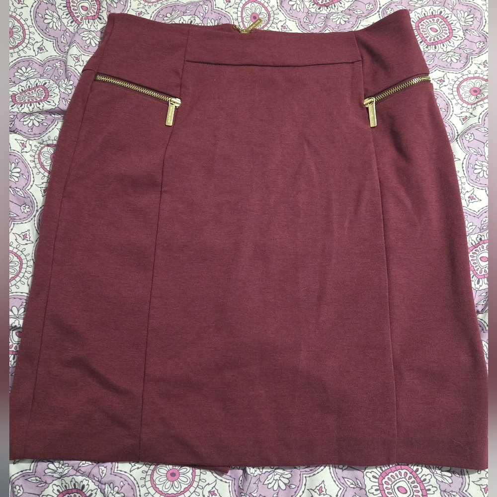 Michael Kors Skirt, Waist Measures 16, Length Is 21. No Size Listed.